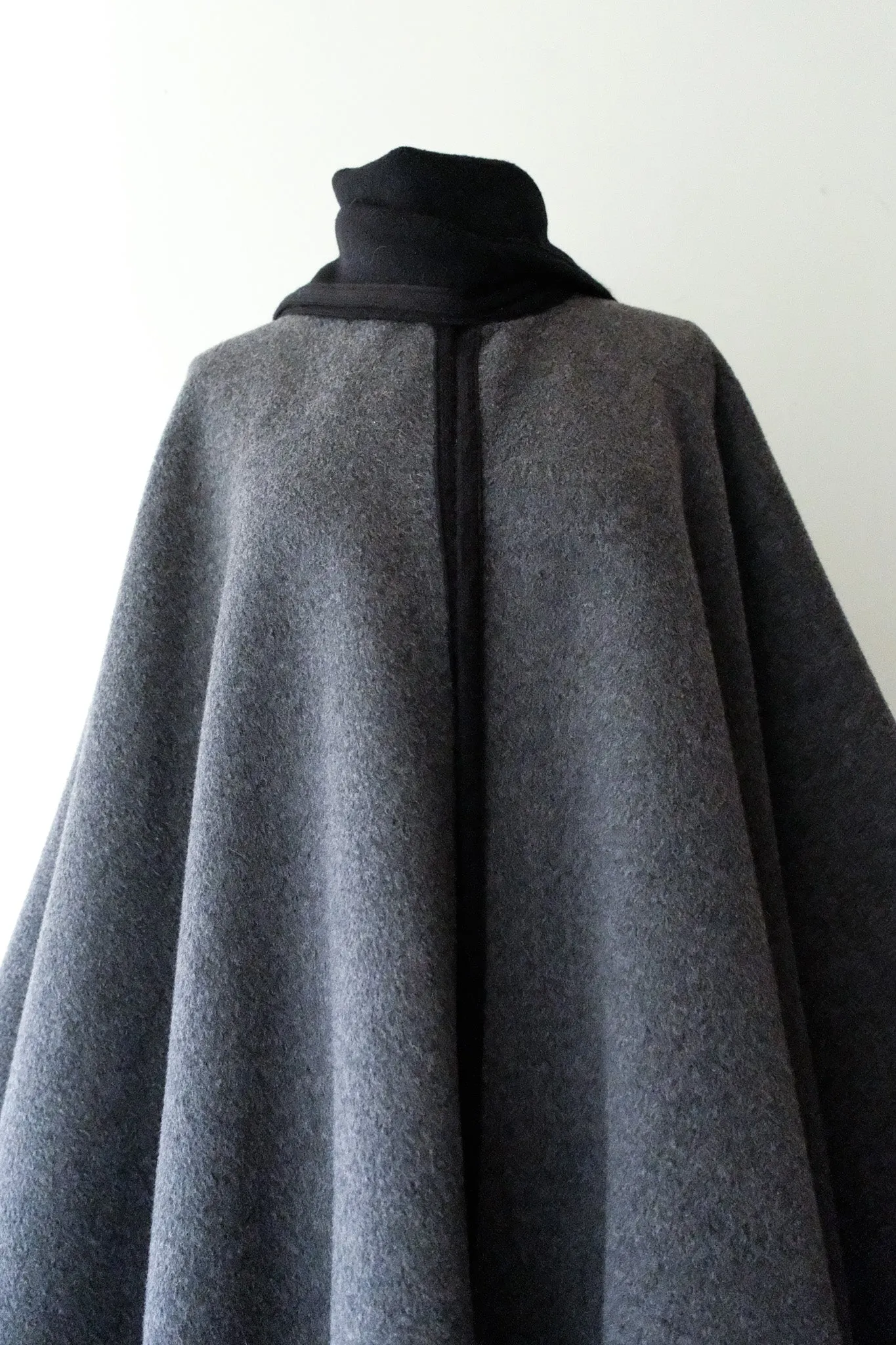 Classic 1980's Black & Grey Reversible Fleece Wool Cape / Sz OS