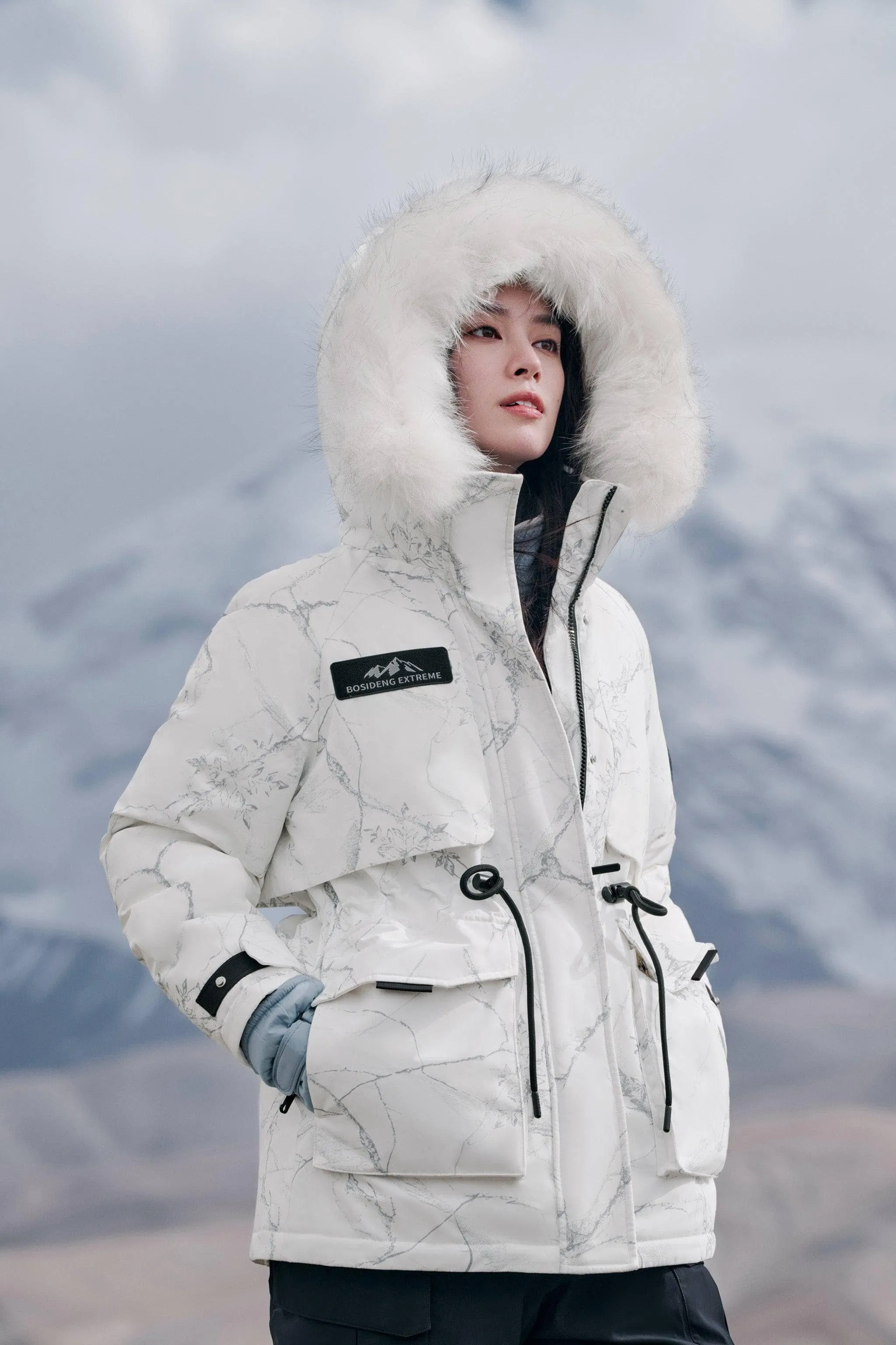 Women’s classic extreme goose down jacket with fur hood